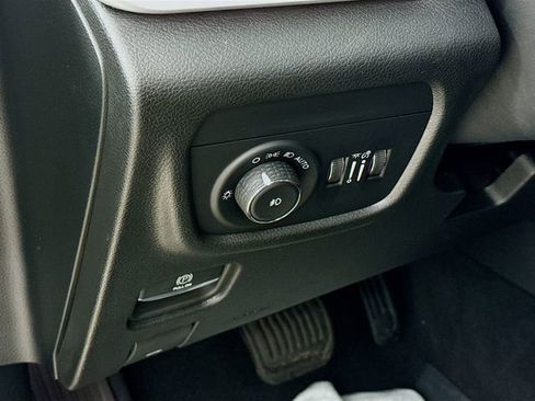 Used 2024 Jeep Grand Cherokee L Limited w/ Black Appearance Package image 10