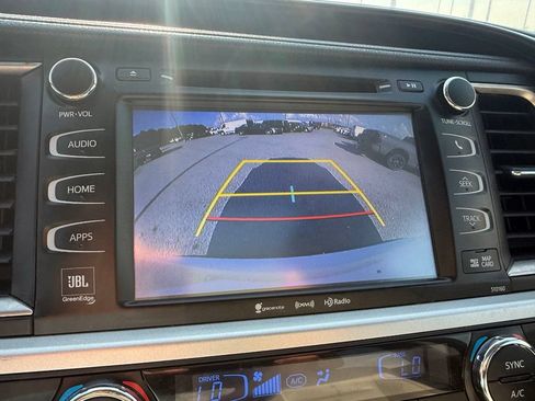 Used 2016 Toyota Highlander Limited FWD image 13