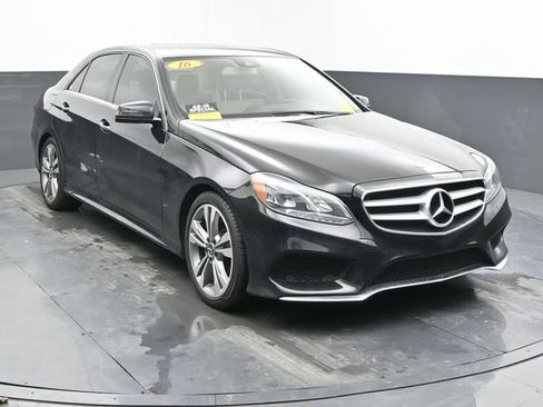 Used 2016 Mercedes-Benz E 350 4MATIC Sedan image 2