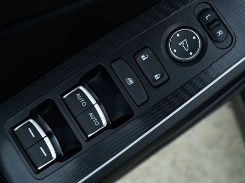 Used 2025 Honda Civic Sport image 36