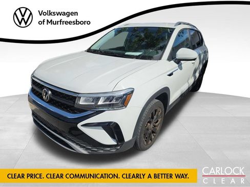 Used 2024 Volkswagen Taos SE FWD image 1