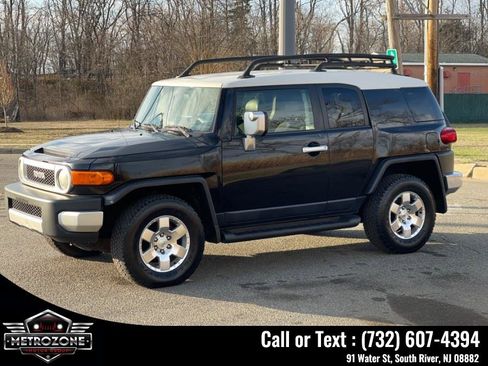 Used 2007 Toyota FJ Cruiser 4WD image 2