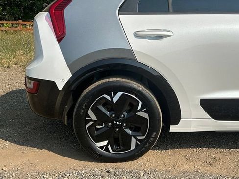 Used 2023 Kia Niro Wave FWD image 31