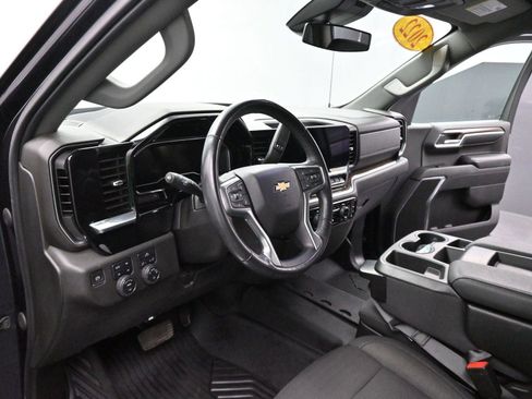 Used 2022 Chevrolet Silverado 1500 LT AWD/4WD image 16