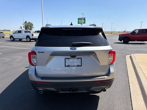 Used 2023 Ford Explorer XLT w/ Equipment Group 202A AWD/4WD image 4