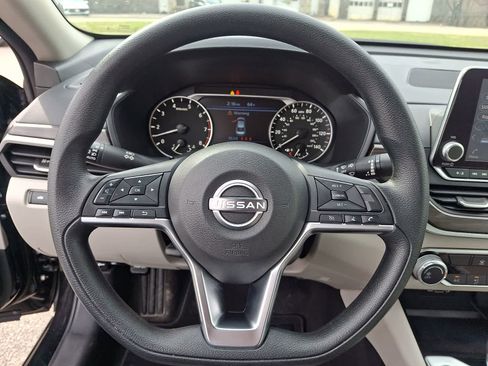 Used 2024 Nissan Altima 2.5 SV image 19