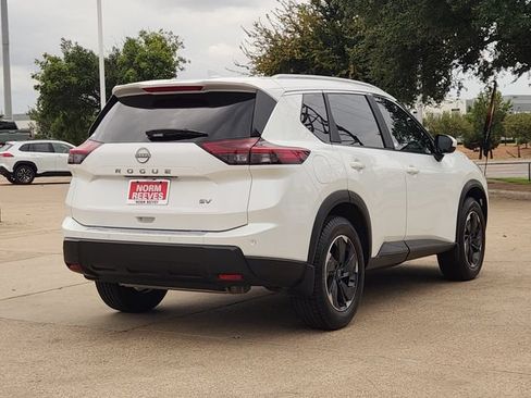 Used 2024 Nissan Rogue SV w/ SV Premium Package FWD image 3