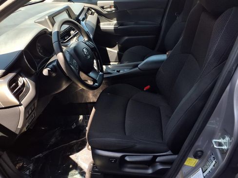 Used 2018 Toyota C-HR XLE FWD image 19
