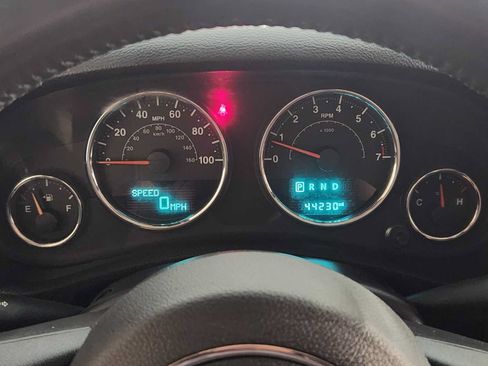 Used 2018 Jeep Wrangler Unlimited Rubicon w/ Connectivity Group AWD/4WD image 15