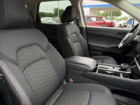 Used 2025 Nissan Pathfinder SV image 23