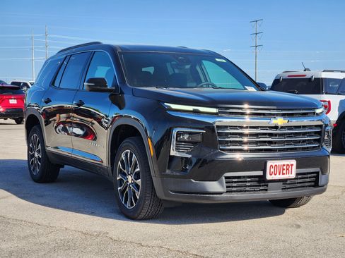 New 2026 Chevrolet Traverse LT w/ Sun and Wheel Package FWD image 2