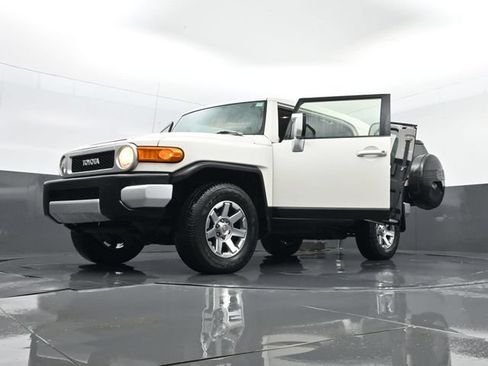 Used 2014 Toyota FJ Cruiser 4WD w/ Upgrade Package image 31