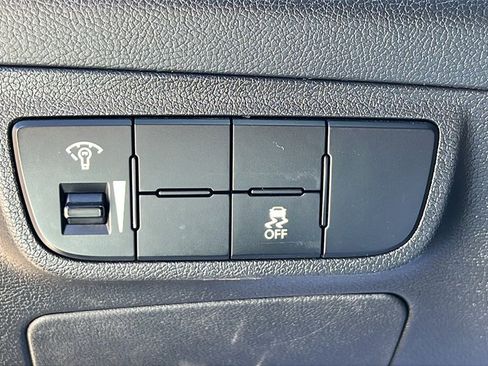 Used 2017 Hyundai Veloster Value Edition image 16