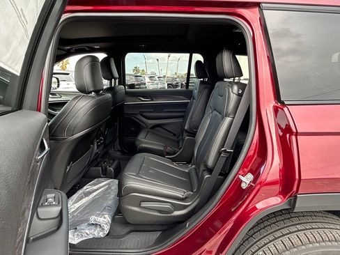 New 2025 Jeep Grand Cherokee L Limited w/ Black Appearance Package image 30