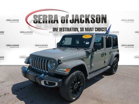 Used 2023 Jeep Wrangler Unlimited Sahara w/ Cold Weather Group AWD/4WD image 5