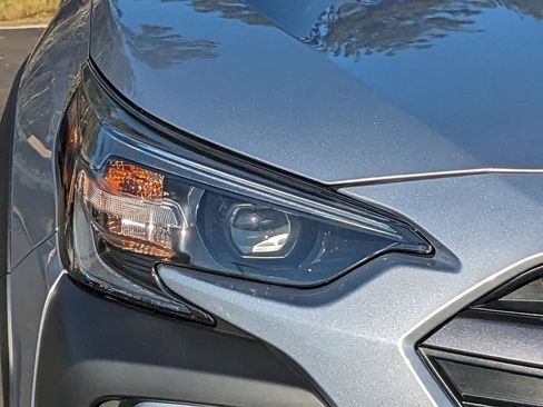 Used 2025 Subaru Outback Premium AWD/4WD image 10