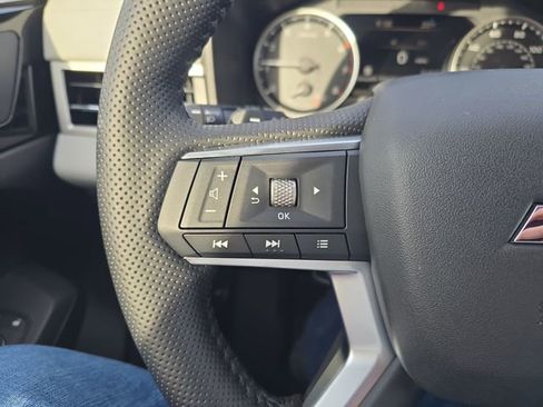 New 2026 Mitsubishi Outlander SE image 18