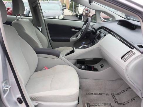 Used 2011 Toyota Prius Three w/ Navigation Pkg FWD image 9