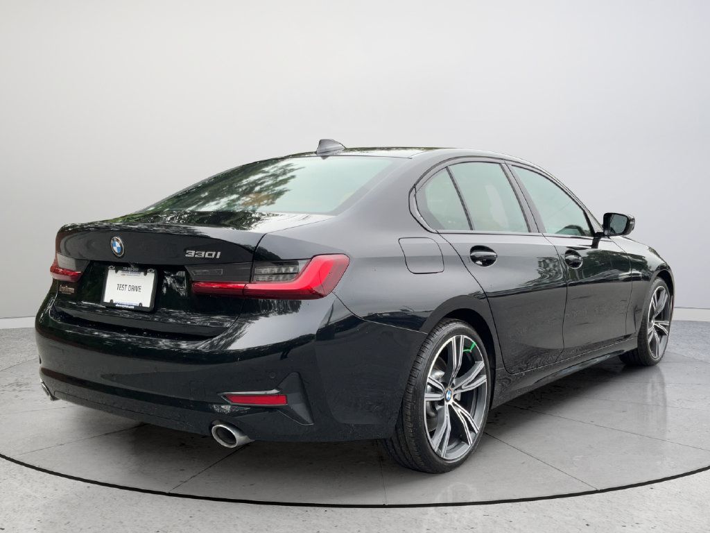 Used 2022 BMW 330i Sedan w/ Driving Assistance Package RWD image 6