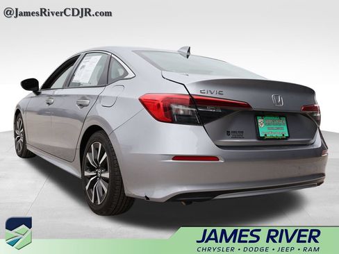 Used 2023 Honda Civic EX image 3