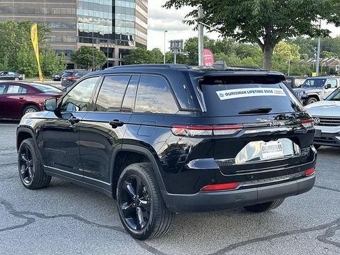 Used 2024 Jeep Grand Cherokee Limited w/ Black Appearance Package AWD/4WD image 5