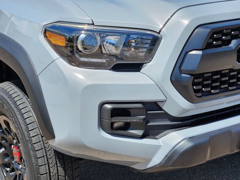 Used 2017 Toyota Tacoma TRD Pro AWD/4WD image 6
