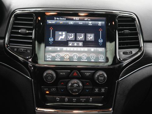 Used 2019 Jeep Grand Cherokee Limited w/ Luxury Group II AWD/4WD image 18