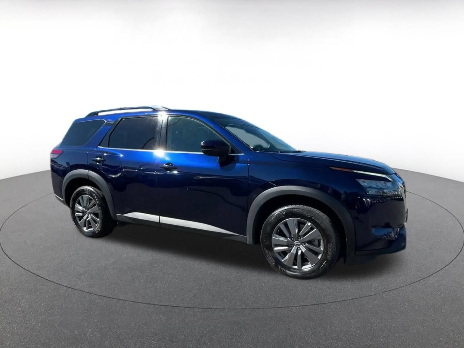 Used 2025 Nissan Pathfinder SV AWD/4WD image 2