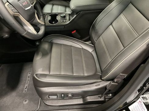 Used 2023 GMC Acadia Denali image 10