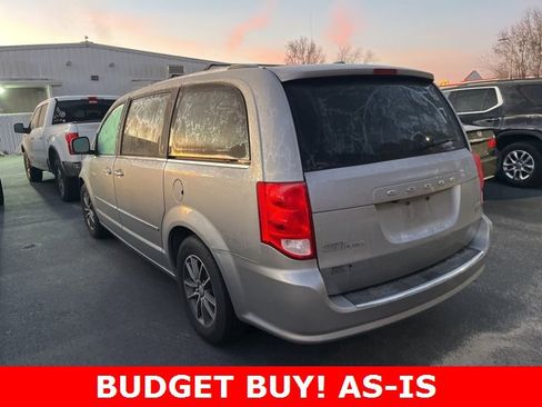 Used 2017 Dodge Grand Caravan SXT image 3