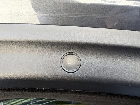 Used 2020 Tesla Model Y Long Range image 37