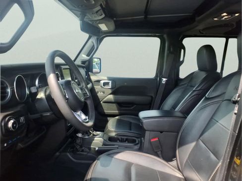 Used 2023 Jeep Wrangler Unlimited Sahara w/ Cold Weather Group AWD/4WD image 16