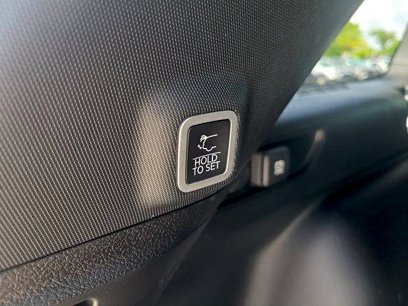 Used 2023 Jeep Grand Cherokee Altitude RWD image 12