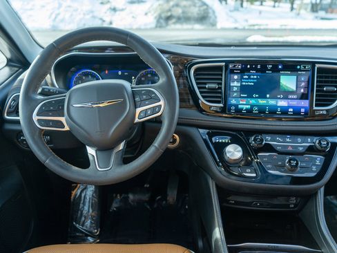 Used 2022 Chrysler Pacifica Pinnacle image 13