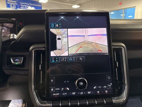 Used 2025 GMC Yukon XL Denali image 14