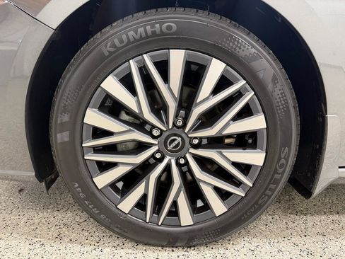 Used 2023 Nissan Altima 2.5 SV FWD image 9