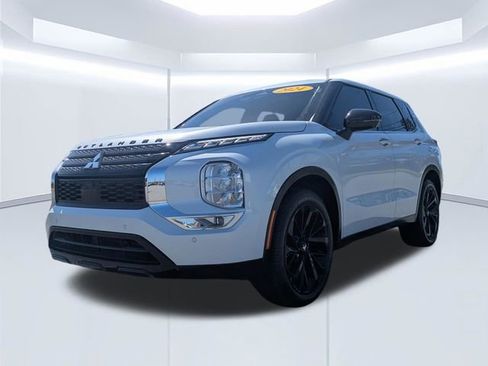 Used 2024 Mitsubishi Outlander SE image 9