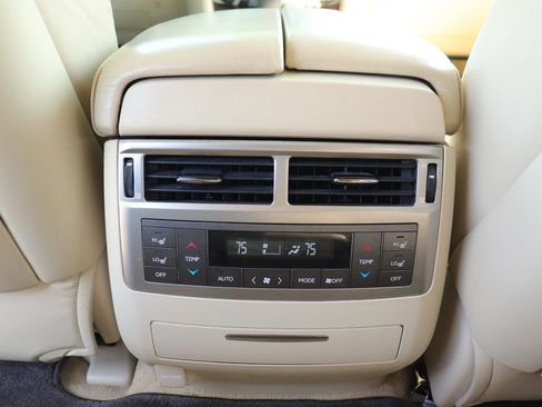 Used 2013 Lexus LX 570 4WD w/ Luxury Pkg image 25