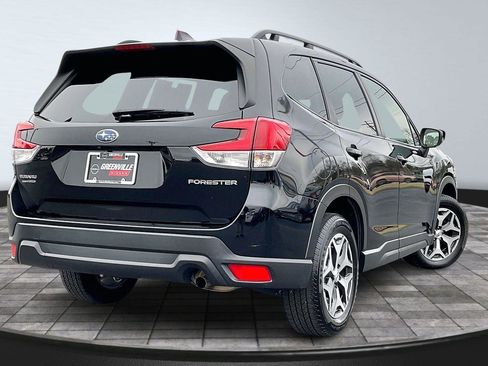 Used 2023 Subaru Forester Premium image 14