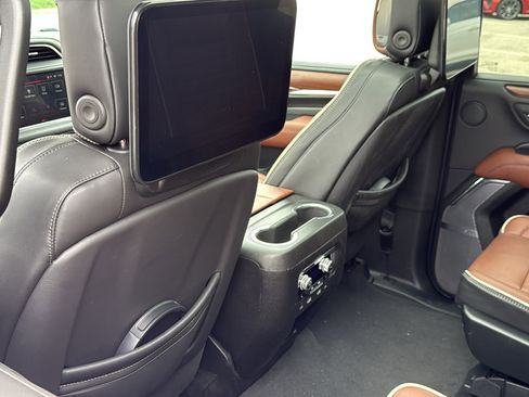 Used 2023 GMC Yukon Denali Ultimate image 30