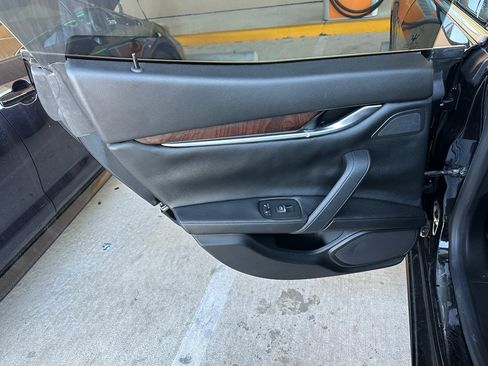 Used 2014 Maserati Ghibli image 25