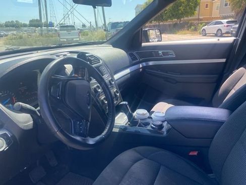 Used 2017 Ford Explorer XLT AWD/4WD image 9