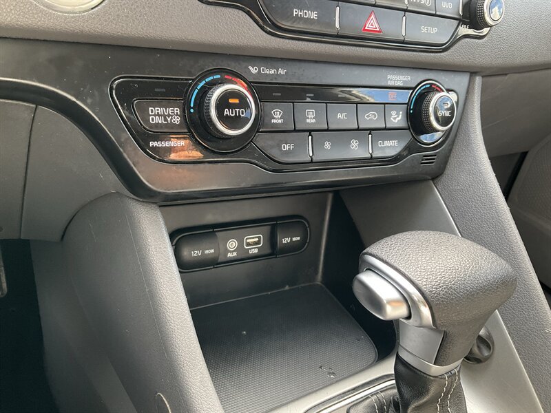 Used 2017 Kia Niro LX FWD image 18