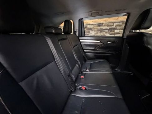 Used 2017 Toyota Highlander XLE AWD/4WD image 34