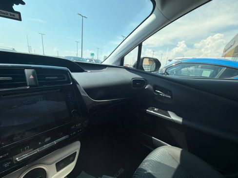 Used 2016 Toyota Prius Three w/ Advanced Technology Package FWD image 17