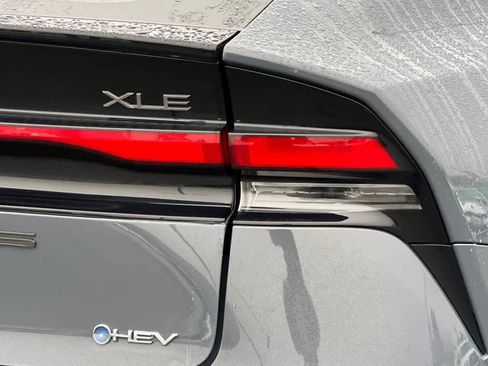 Certified 2024 Toyota Prius XLE image 28