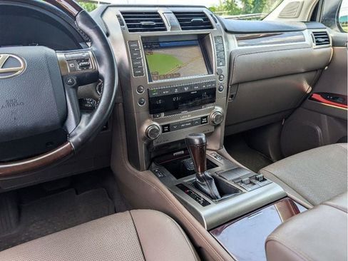 Used 2019 Lexus GX 460 Premium AWD/4WD image 25