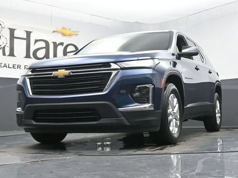 Used 2022 Chevrolet Traverse LS FWD image 4