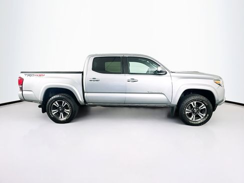 Used 2019 Toyota Tacoma TRD Sport w/ Technology Package image 10