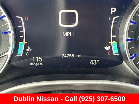 Used 2022 Chrysler Pacifica Touring-L FWD image 43